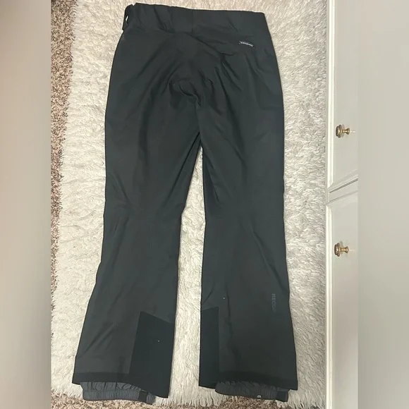 Women’s ski kit complete w/ gently used jacket, pants, leggings, gloves & bag! - Picture 12 of 17